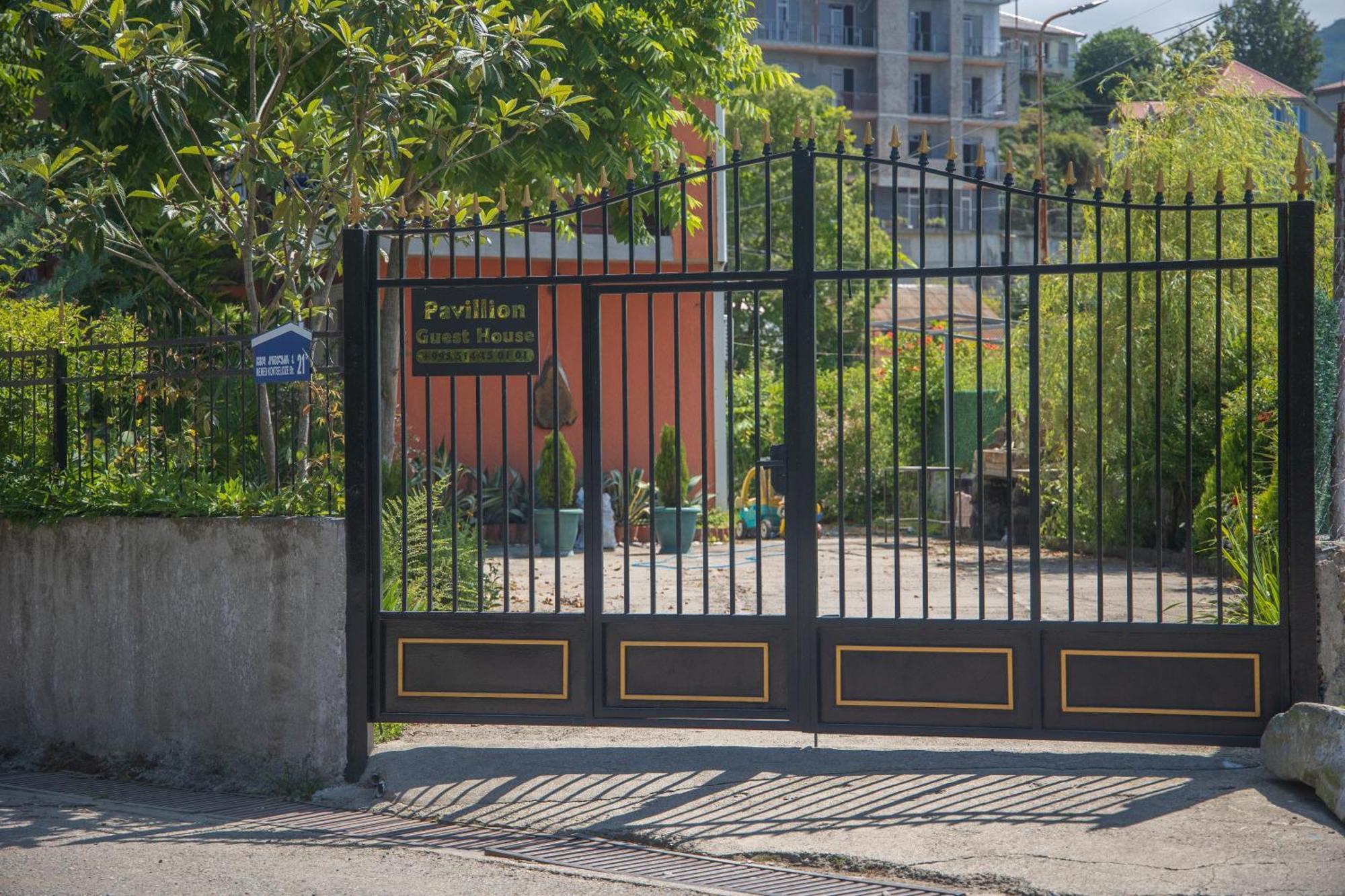 Pavillion Guest House Batumi Exterior foto