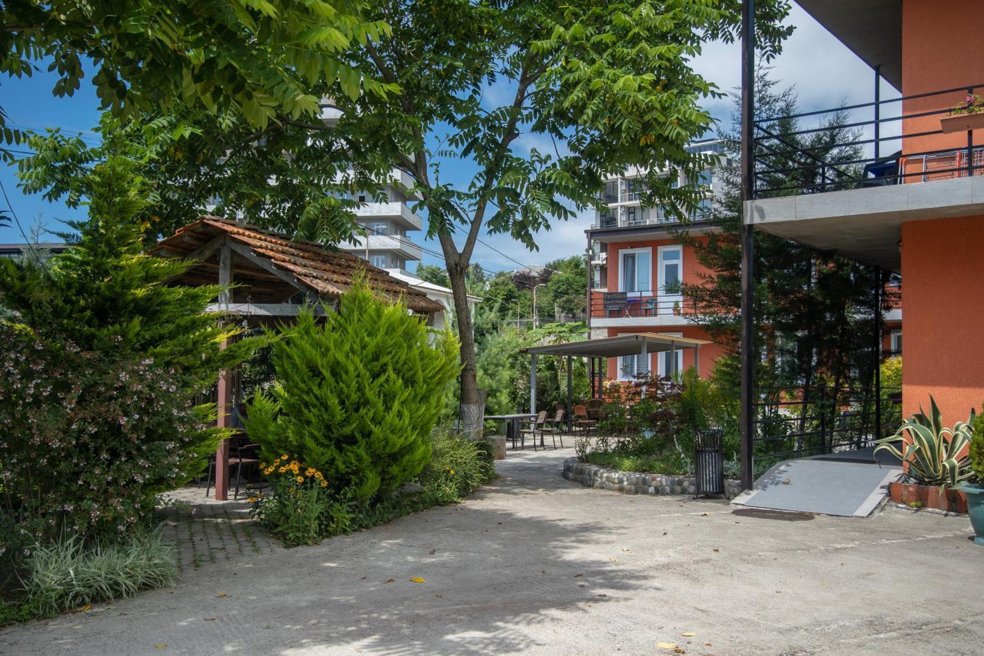 Pavillion Guest House Batumi Exterior foto