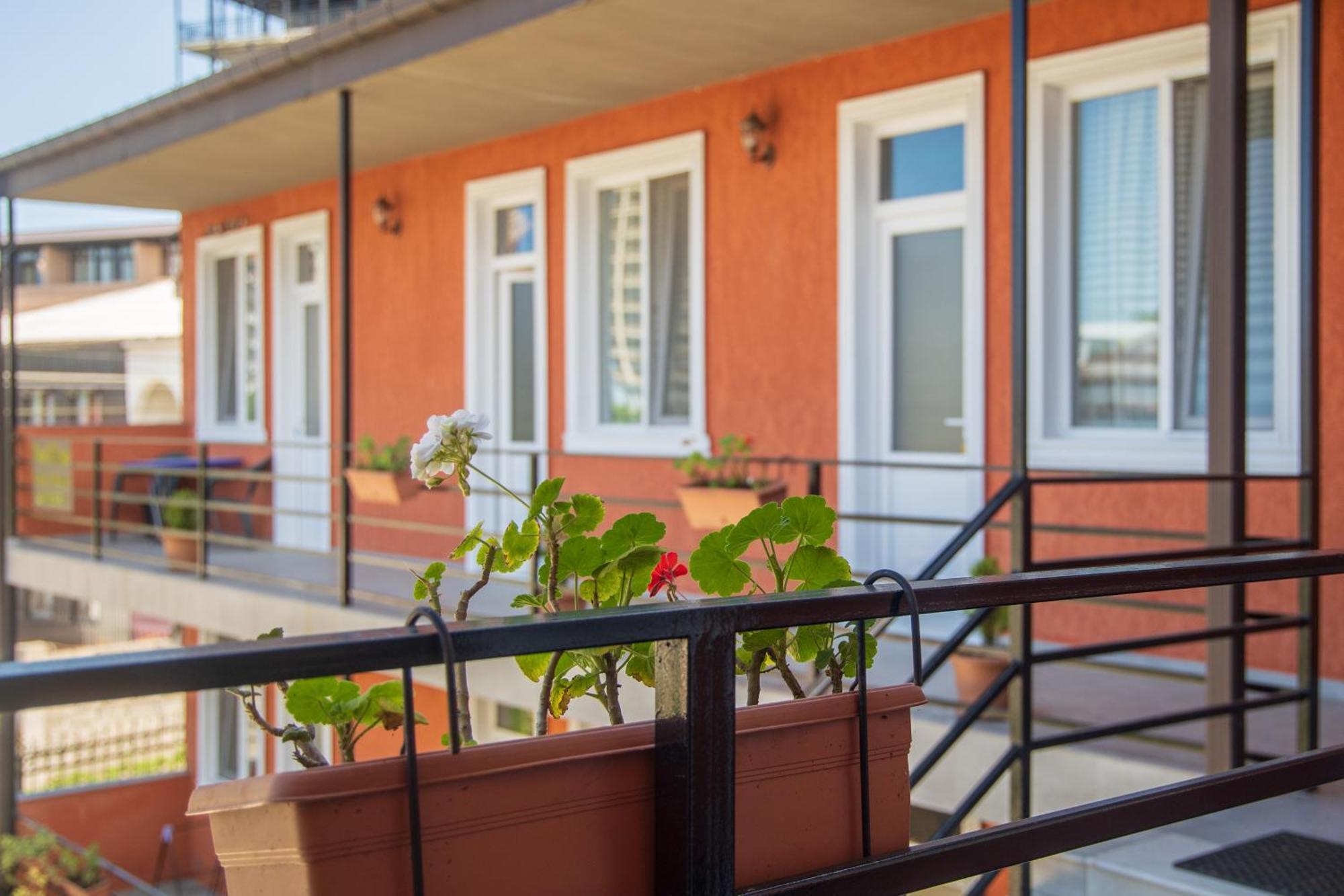 Pavillion Guest House Batumi Exterior foto