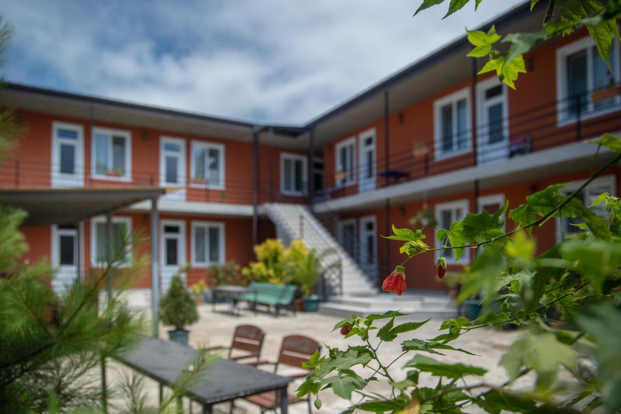 Pavillion Guest House Batumi Exterior foto