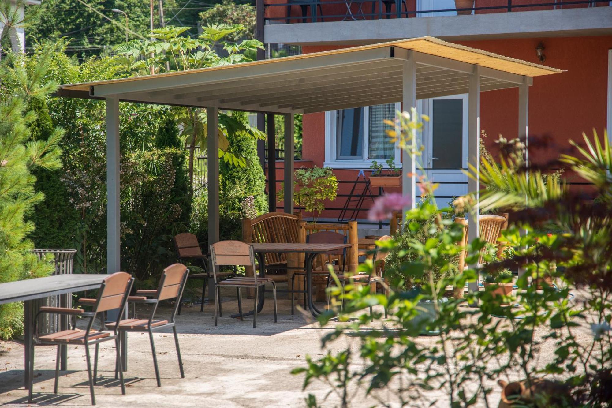 Pavillion Guest House Batumi Exterior foto