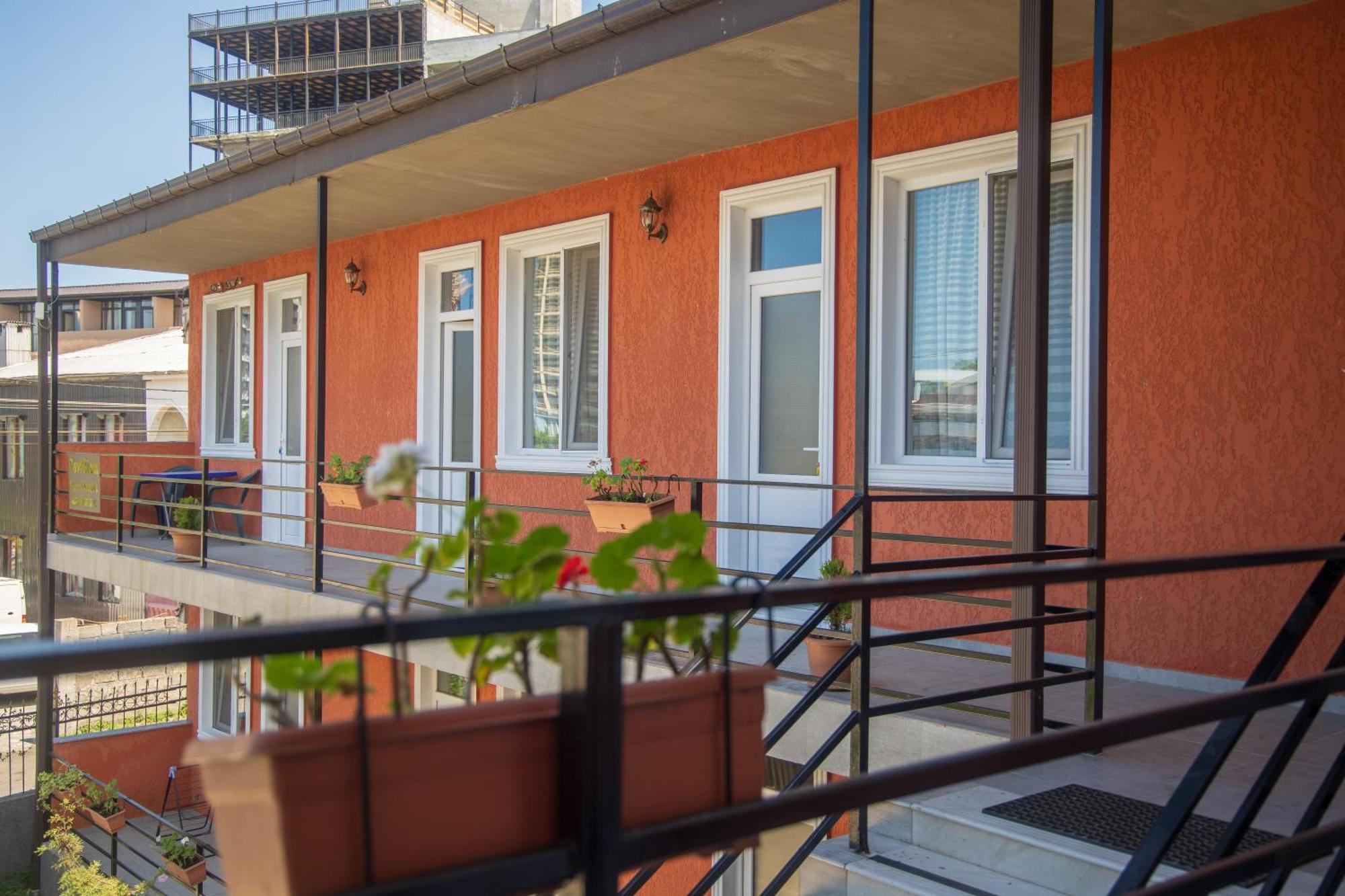 Pavillion Guest House Batumi Exterior foto